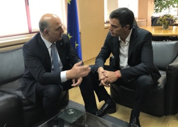 Sánchez y Moscovici escenifican las diferencias sobre el CETA en la familia socialista