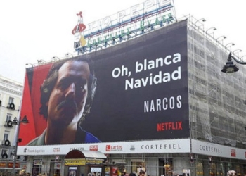 Carmena asegura al embajador de Colombia que no le compete retirar el cartel de ‘Narcos’