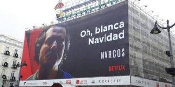 Carmena asegura al embajador de Colombia que no le compete retirar el cartel de ‘Narcos’
