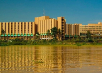 El Gobierno trabaja en la evacuación por vía aérea de más de 70 españoles desde Níger