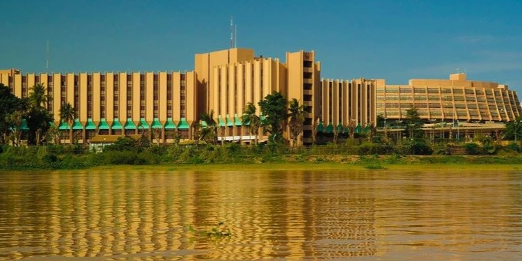 El Gobierno trabaja en la evacuación por vía aérea de más de 70 españoles desde Níger