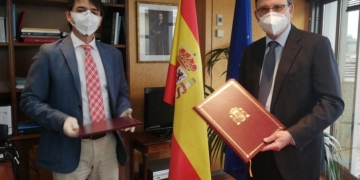 Exteriores y el Notariado firman un convenio de colaboración contra el blanqueo de capitales