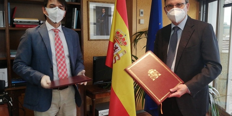 Exteriores y el Notariado firman un convenio de colaboración contra el blanqueo de capitales