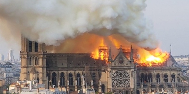 Solidaridad de la sociedad española con Francia tras el incendio de Notre Dame