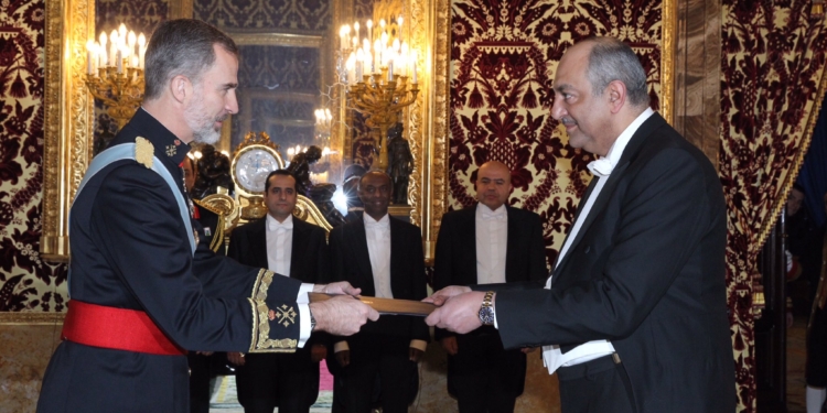 Omar Selim, durante la entrega de sus Credenciales al Rey