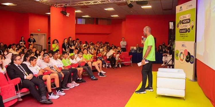 Didier Drogba conectó deporte y turismo en la Cumbre Mundial de Jóvenes