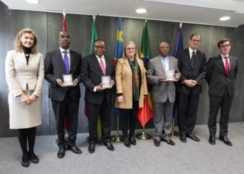 España condona deuda a Camerún, RDCongo y Etiopía para luchar contra el sida