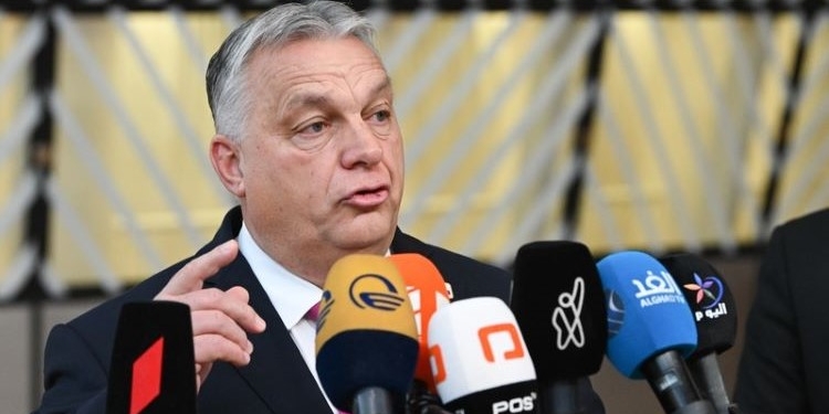 Orbán cede y los 27 llegan a un acuerdo para ayudar con 50.000 millones de euros a Ucrania