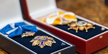 Exteriores destina 308.000 euros para insignias de Isabel la Católica y del Mérito Civil