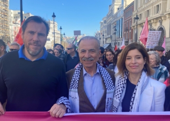 Un ministro del ala socialista se une por primera vez a una marcha propalestina