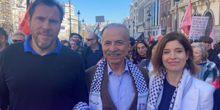 Un ministro del ala socialista se une por primera vez a una marcha propalestina