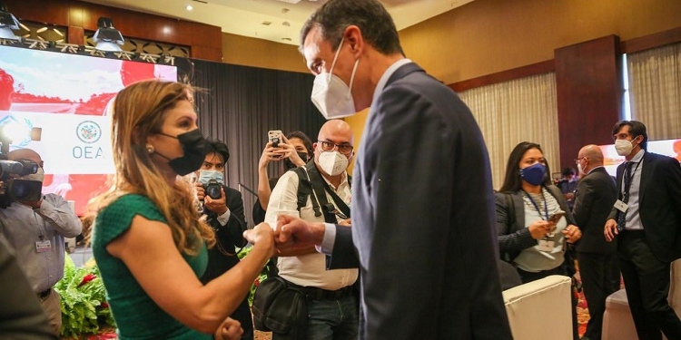 La canciller panameña visita España en plena gira para sanear la imagen internacional del país