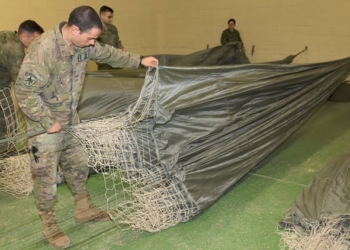 España entrega a Jordania 110 paracaídas para llevar ayuda humanitaria a Gaza