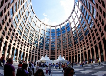 PP y Cs piden que España apoye los cabezas de lista para suceder a Juncker