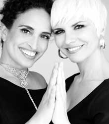 Las cantantes Noa y Pasión Vega juntas en el Circo Price de Madrid