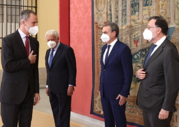 El Rey preside el Patronato de Elcano en presencia de González, Aznar, Zapatero y Rajoy