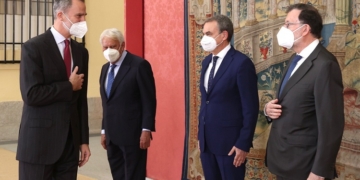 El Rey preside el Patronato de Elcano en presencia de González, Aznar, Zapatero y Rajoy