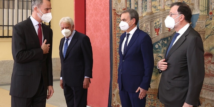 El Rey preside el Patronato de Elcano en presencia de González, Aznar, Zapatero y Rajoy