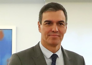 Sánchez arranca su mandato con un choque frontal contra el poder judicial