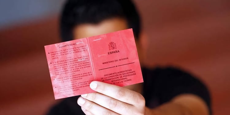 Cómo conseguir un permiso de trabajo en España: ventajas y proceso legal