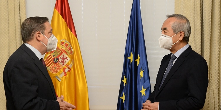 Planas y el embajador de Japón abordan la difusión de la gastronomía de los dos países