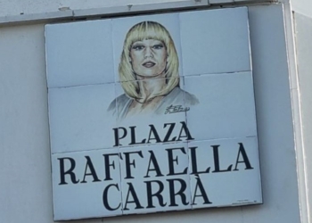 El embajador de Italia asiste a la inauguración de la Plaza Raffaella Carrà en Madrid
