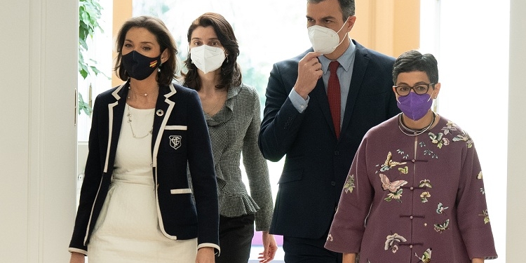 Pedro Sánchez se compromete a alcanzar un 25% de mujeres embajadoras