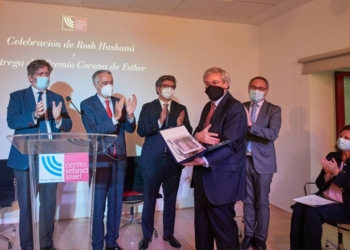 El historiador José Antonio Lisbona recibe el Premio Corona de Esther