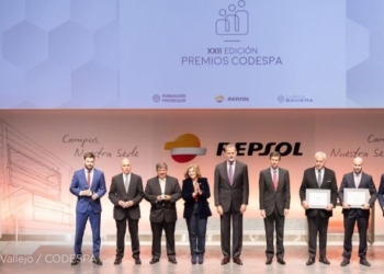 El Rey entrega los premios CODESPA a una empresa peruana y a otra ecuatoriana