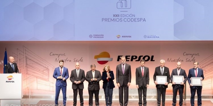 El Rey entrega los premios CODESPA a una empresa peruana y a otra ecuatoriana