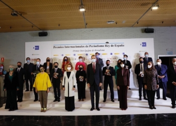 Felipe VI destaca la “necesidad del periodismo” en los Premios Rey de España y Don Quijote