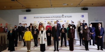 Felipe VI destaca la “necesidad del periodismo” en los Premios Rey de España y Don Quijote