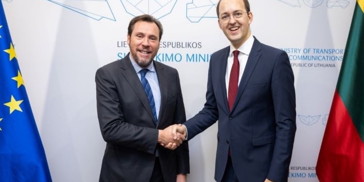 Puente asegura que promoverá un vuelo directo entre España y Lituania