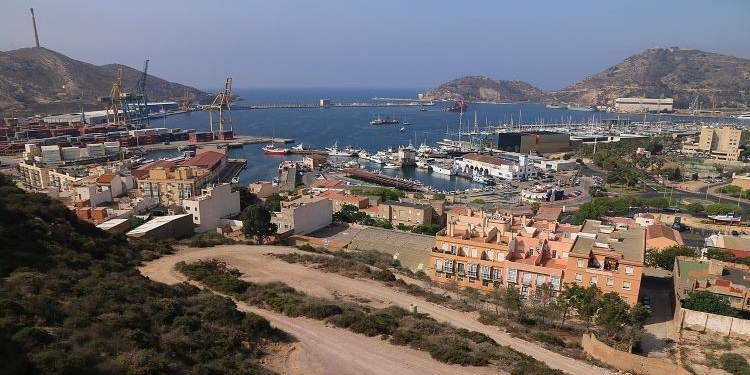 Exteriores prohíbe hacer escala en España a un barco cargado con armas para Israel