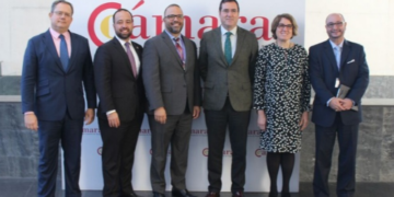 Puerto Rico busca el apoyo empresarial español tras los huracanes