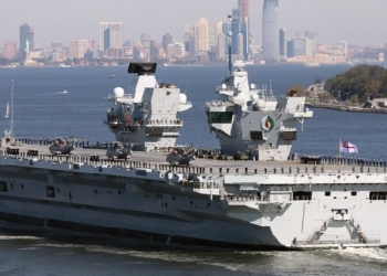 Llega a España el portaaviones ‘Queen Elizabeth’, buque insignia de la Armada británica