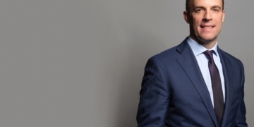 Raab anuncia a Laya que los británicos que viajen a España no necesitarán cuarentena