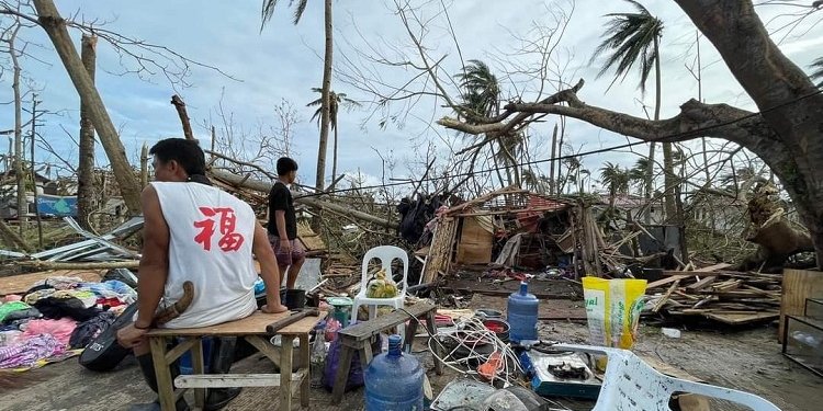 España eleva a casi 800.000 euros las ayudas por el tifón ‘Rai’ en Filipinas