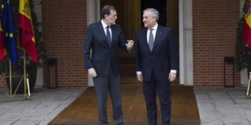 Tajani: “España debe salir del banquillo y jugar de titular en Europa”