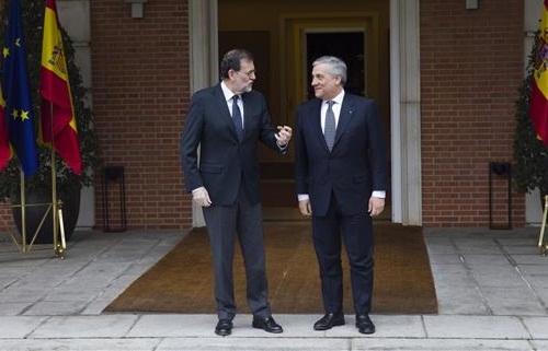 Tajani: “España debe salir del banquillo y jugar de titular en Europa”