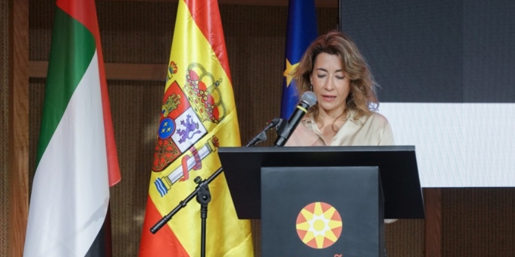 La ministra de Transportes ofrece en Emiratos la experiencia ferroviaria de España