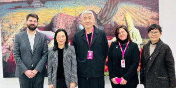 La embajadora Vivia Chang visita la Semana del Arte de Taiwán 2024