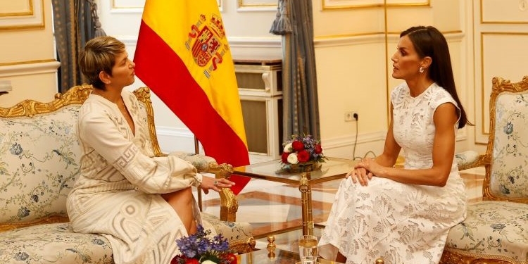 La Reina inicia en Cartagena de Indias, en Colombia, su octavo viaje de cooperación