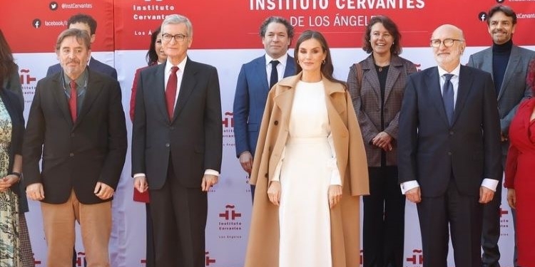 La Reina inaugura el centro Cervantes en Los Ángeles, la “asignatura pendiente” del idioma español