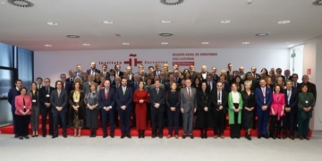 La Reina destaca el “relevantísimo” papel de los directores del Instituto Cervantes en el mundo