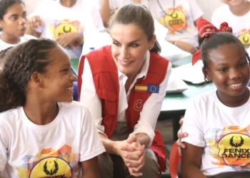 La Reina visita la sede de AECID y dos proyectos de cooperación en Cartagena de Indias