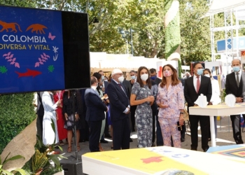 La Reina y la vicepresidenta Ramírez abren la Feria del Libro de Madrid, con Colombia como invitada