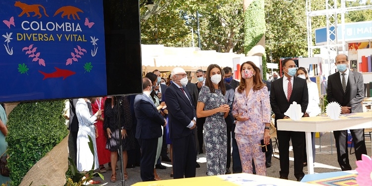 La Reina y la vicepresidenta Ramírez abren la Feria del Libro de Madrid, con Colombia como invitada