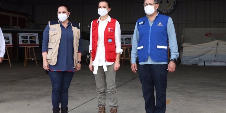 La Reina analiza la ayuda humanitaria española con el presidente de Honduras