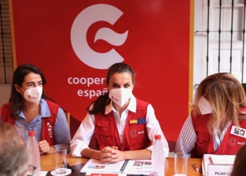 La Reina conoce de primera mano la labor de la Cooperación Española en Paraguay